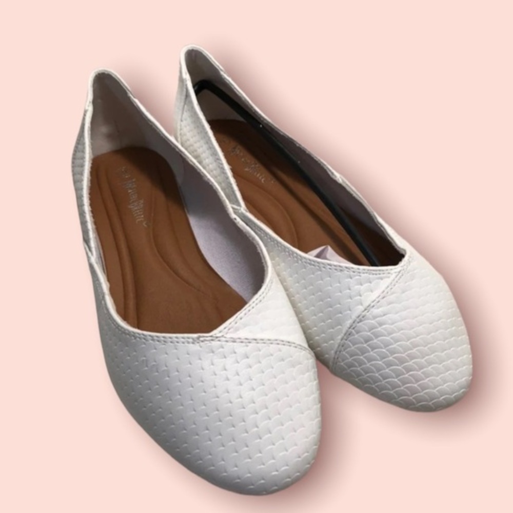 Nature Breeze Shoes Size 9 Women’s Flats Slip On White